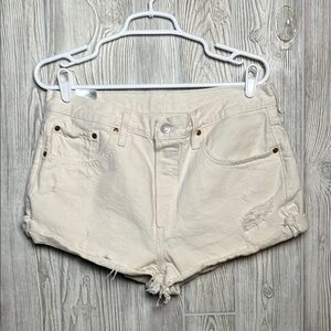 Women's Levi’s Cream Mid-Rise 501 Jean Shorts Distressed Size 32